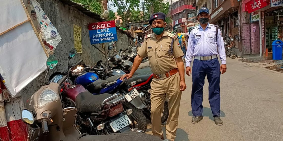 अल्मोड़ा पुलिस ने पर्यटन सीजन के दृष्टिगत पर्यटकों एवं आमजन की सुविधा हेतु PAID पार्किंग के अतिरिक्त चिन्हित किये पार्किंग स्थल