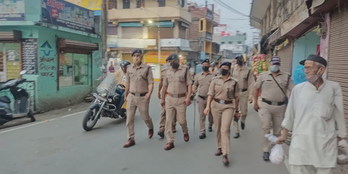 अल्मोड़ा पुलिस ने सार्वजनिक स्थानों पर खुले मैदान,होटल,ढाबों,ठेलियों पर शराब पीने व पिलाने की प्रवृति पर प्रभावी रोकथाम हेतु चलाया ’’इवनिंग स्ट्रोम’’ अभियान