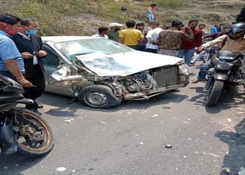 भीषण सड़क हादसे में दो लोग हुए घायल