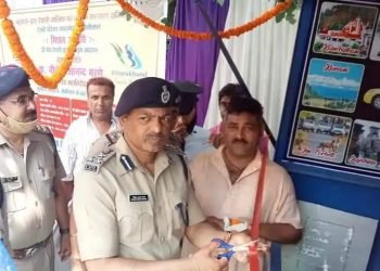 डीआईजी कुमाऊं नीलेश आनंद भरणे ने कुमाऊं के पहले प्रीपेड टैक्सी बूथ का शुभारंभ किया