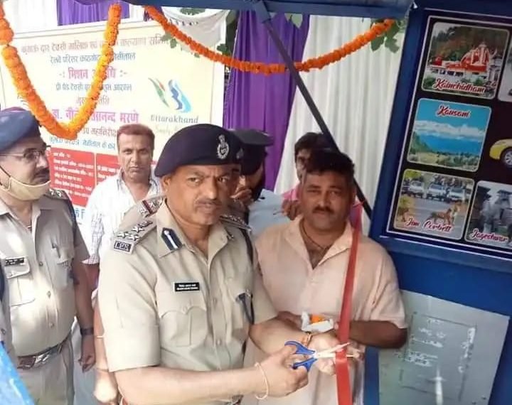 डीआईजी कुमाऊं नीलेश आनंद भरणे ने कुमाऊं के पहले प्रीपेड टैक्सी बूथ का शुभारंभ किया