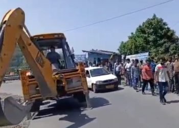 सालों से वन विभाग की भूमि पर हो रहे अवैध अतिक्रमण को प्रशासन के बुलडोजर ने किया ध्वस्त