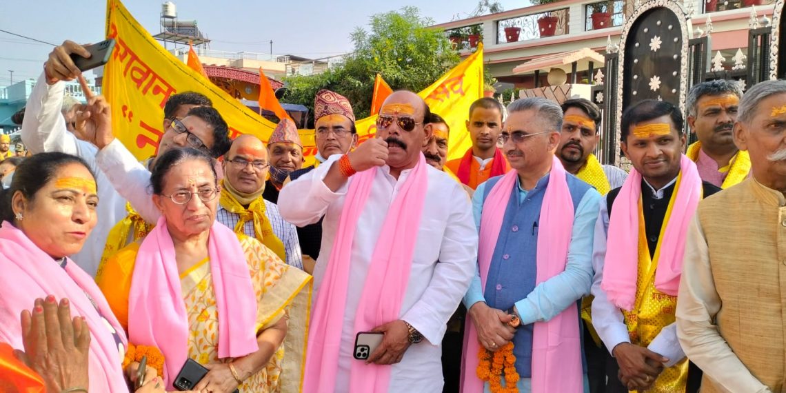 धूमधाम से बैंड बाजे के साथ वैदिक ब्राह्मण सभा ने निकाली भगवान परशुराम शोभायात्रा