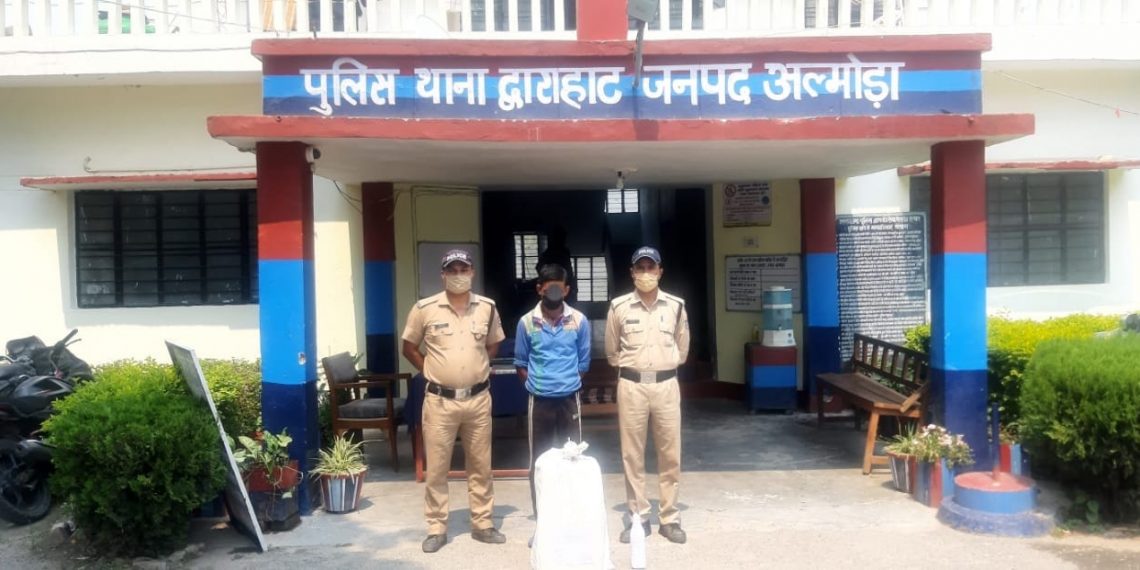 द्वाराहाट पुलिस ने अवैध शराब के साथ 01 व्यक्ति को किया गिरफ्तार