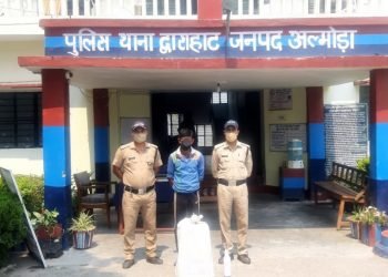 द्वाराहाट पुलिस ने अवैध शराब के साथ 01 व्यक्ति को किया गिरफ्तार