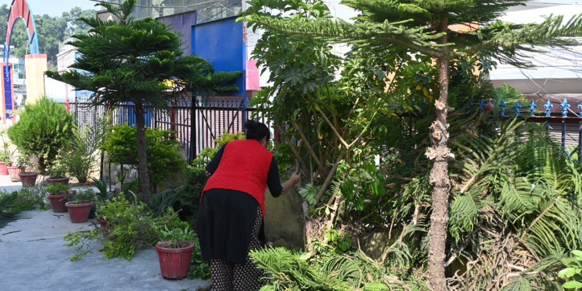 कार्यालय/परिसर स्वच्छ हो, यह है एसएसपी का फरमानपुलिस अधि0/कर्म0 ने मिलकर चलाया सफाई अभियान