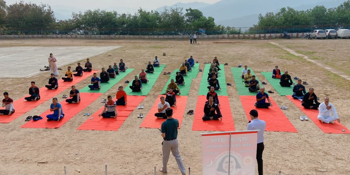 पुलिस कर्मियों के बेहतर स्वास्थ्य के लिए पुलिस लाईन अल्मोड़ा में सहज योग ध्यान कार्यक्रम का आयोजन
