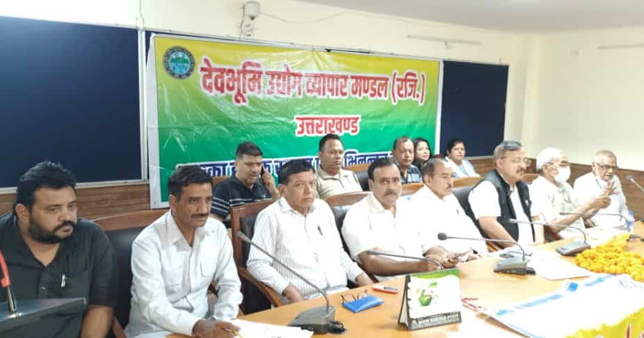 अधिकारी व्यापारियों व दुकानदारों को चोर समझना बंद करें – कुंवर