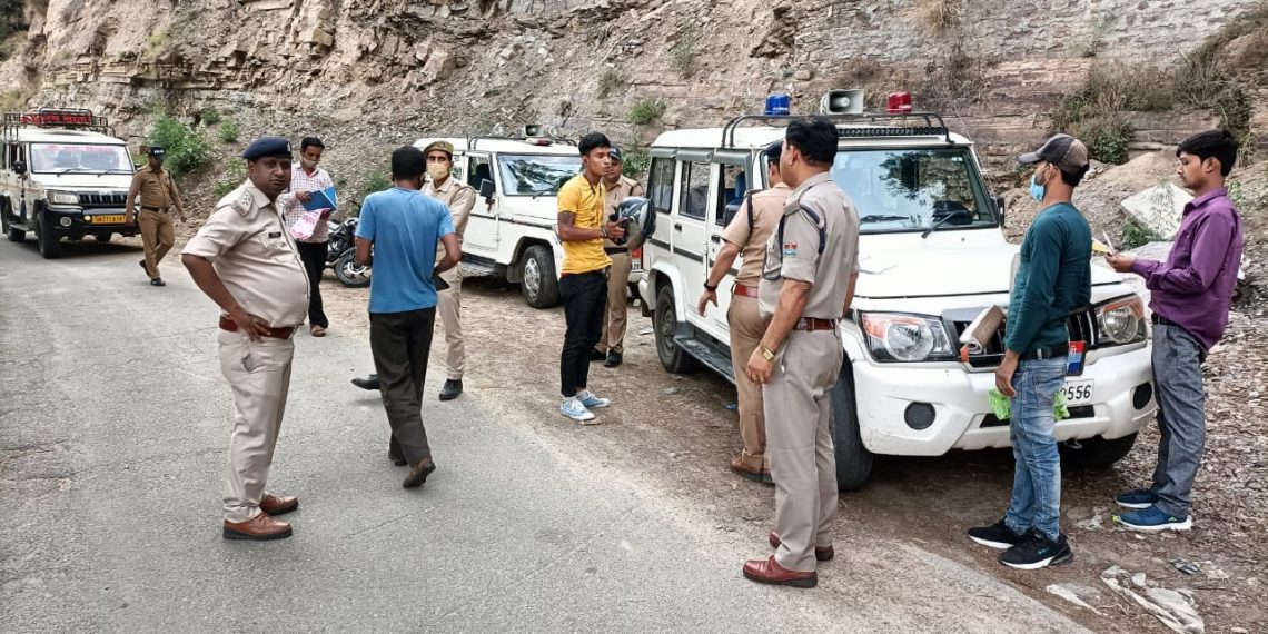 इवनिंग स्टाँर्म अभियान के अंतर्गत अल्मोड़ा जनपद पुलिस ने की 129 लोगों के विरुद्ध कार्यवाही व 04 वाहन सीज