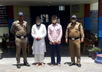 फर्जी आधार कार्ड से सिम लेकर खाते से गायब की थी मेहनत की कमाईएसएसपी अल्मोड़ा की टीम साईबर ठगी के मास्टर माइंड सहित 02 को उ0प्र0 से गिरफ्तार कर लाई