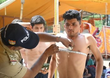 पुलिस लाईन अल्मोड़ा में उत्तराखंड पुलिस/फायरमैन आरक्षी भर्ती प्रक्रिया में शारीरिक दक्षता परीक्षा में कुल 246 (महिला/पुरुष) अभ्यर्थियों द्वारा किया प्रतिभाग