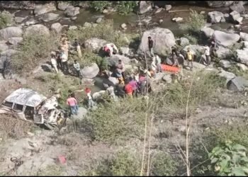 भीषण सड़क हादसे में 6 लोगों की हुई मौत