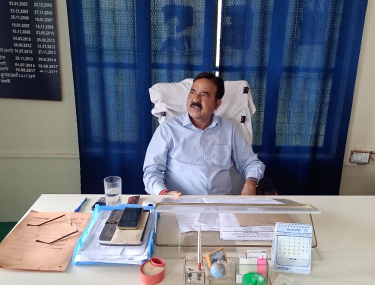 पेयजल समस्या को लेकर वरिष्ठ सामाजिक कार्यकर्ता संजय पांडे ने जल संस्थान के अधीक्षण अभियंता के.एस.खाती से की मुलाकात