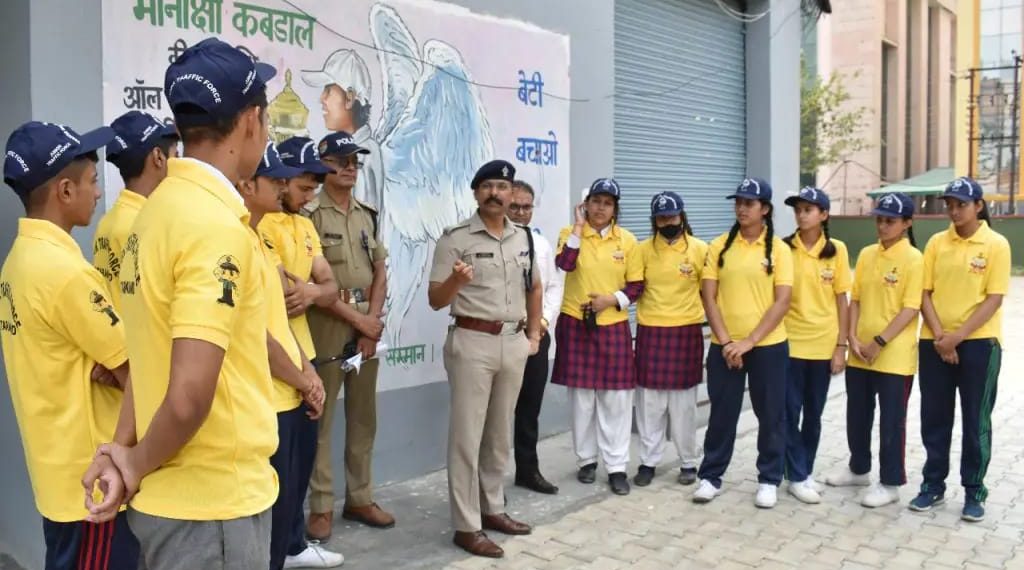 पुलिस ने यातायात व्यवस्था को दुरुस्त करने के लिए जूनियर ट्रैफिक फोर्स को फील्ड में उतारने का लिया निर्णय