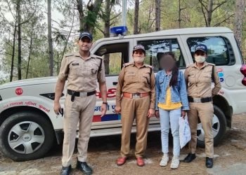 बिना बताये अपने घर पिथौरागढ़ से निकली युवती को डायल 112 अल्मोड़ा टीम की तत्परता से सकुशल परिजनों के किया सुपुर्द