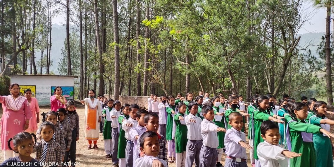 राजकीय उच्चतर माध्यमिक विद्यालय चौरा कलेत में तम्बाकू निषेध दिवस मनाया गया