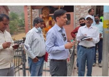कुमाऊं आयुक्त द्वारा एनएच एवं कांटेक्टर को फटकार लगाते हुए निर्देश दिए है कि समय व गुणवत्ता पारदर्शिता एवं समय के साथ कार्यों में तेजी लाएं साथ ही आयुक्त ने कहा कि यदि 15 दिन में कल्वर्ट, जीएसपी एव अन्य कार्यों में प्रगति नहीं पाई गई तो संबंधित अधिकारियों के खिलाफ आवश्यक कार्रवाई अमल में लाई जाएगी
