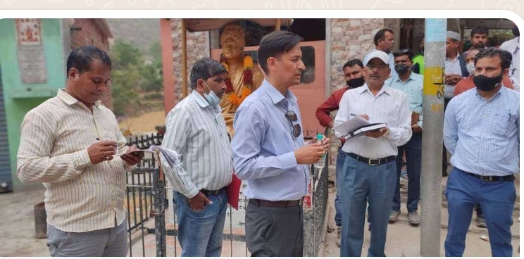 कुमाऊं आयुक्त द्वारा एनएच एवं कांटेक्टर को फटकार लगाते हुए निर्देश दिए है कि समय व गुणवत्ता पारदर्शिता एवं समय के साथ कार्यों में तेजी लाएं साथ ही आयुक्त ने कहा कि यदि 15 दिन में कल्वर्ट, जीएसपी एव अन्य कार्यों में प्रगति नहीं पाई गई तो संबंधित अधिकारियों के खिलाफ आवश्यक कार्रवाई अमल में लाई जाएगी