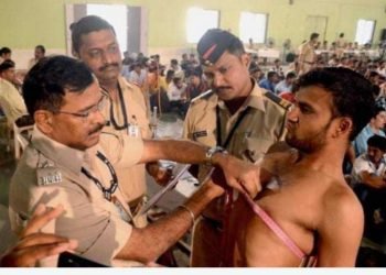 पुलिस भर्ती को लेकर डीआईजी कुमाऊं के आदेश से राहत मिली है आदेश के तहत जिन छात्रों को कुमाऊं विवि की परीक्षा में शामिल होना है वह इस बात की जानकारी अधिकारियों को दे सकते हैं ऐसे युवाओं का शारीरिक प्रशिक्षण 15 जून के बाद हो जाएगा