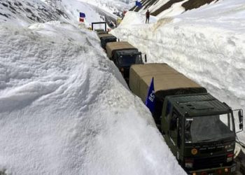 जवानों से भरी बस नदी में जा गिरी सात जवानों की हुई मौत कई जवान हुए घायल रेस्क्यू कर लिया गया है