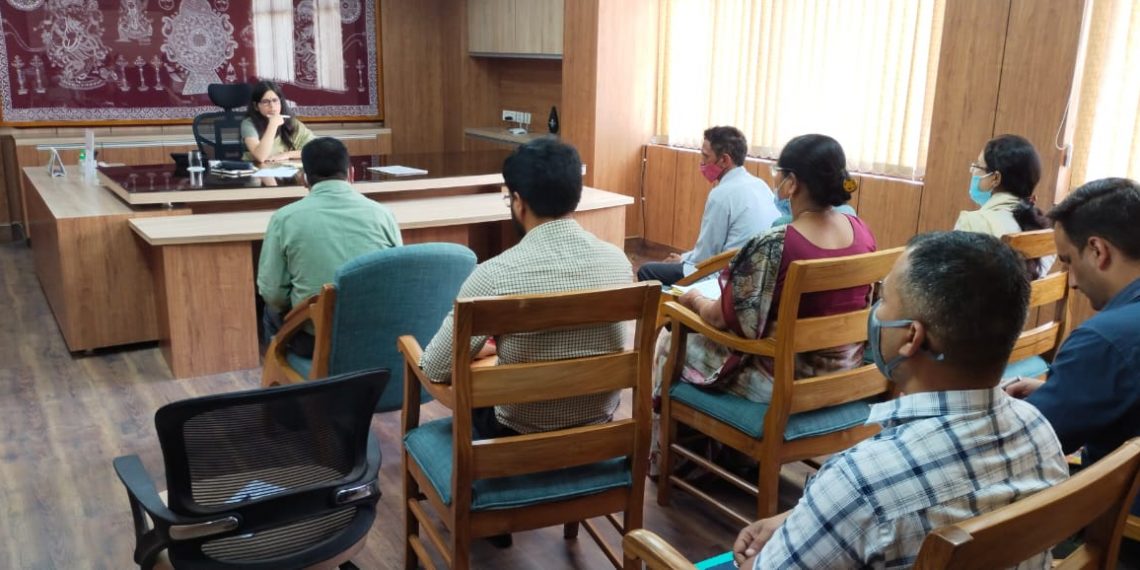 जिलाधिकारी ने उद्योग विभाग की बैठक कर विभागांतर्गत संचालित योजनाओं का लाभ लक्ष्य के सापेक्ष एवं समया़ंतर्गत पात्र लोगों तक पहुंचाने के निर्देश दिए