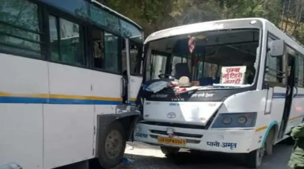 यहां दो बसों में जोरदार भिड़ंत, कई यात्री हुए घायल