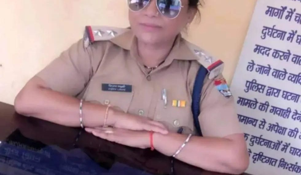 विशेष श्रेणी की महिला दरोगा को कैंटर ने रौंदा हुई मौत