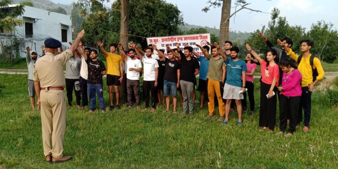 द्वाराहाट पुलिस ने युवाओं को ड्रग्स के प्रति किया जागरूक