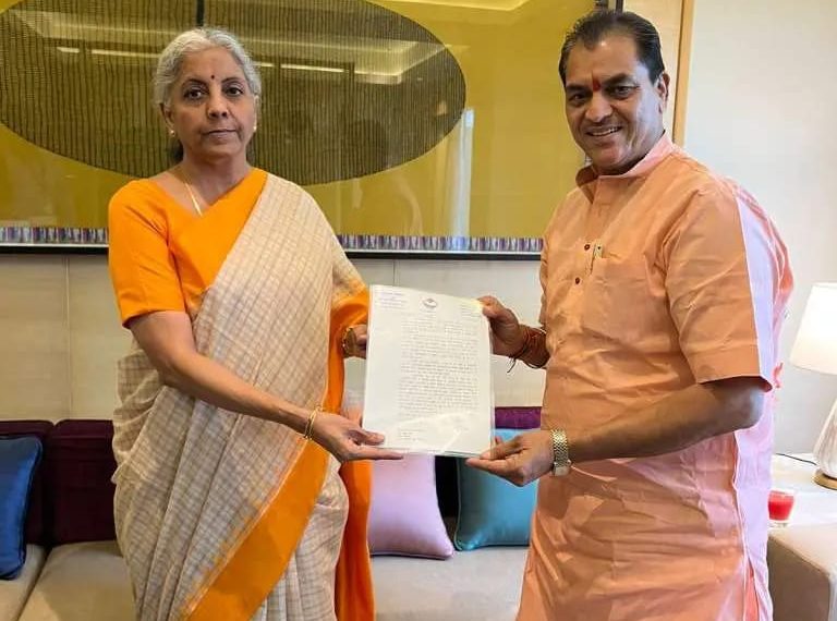 जीएसटी काउंसिल की बैठक में डॉक्टर प्रेमचंद अग्रवाल भी हुए शामिल,केंद्रीय वित्त मंत्री निर्मला सीतारमण से की मुलाकात ।।