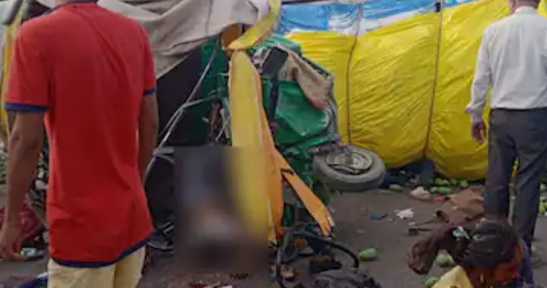 भीषण सड़क दुघर्टना में आठ लोगों की हुई मौत मरने वालों में एक ही परिवार के दो लोग भी शामिल