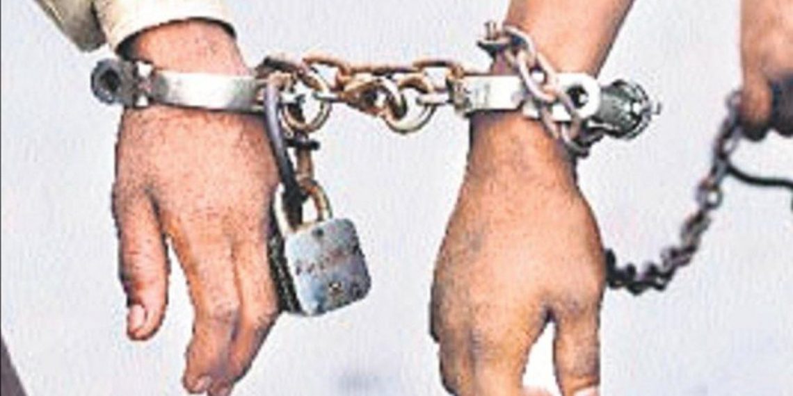 चरस की सप्लाई करते हुए युवक हुए गिरफ्तार