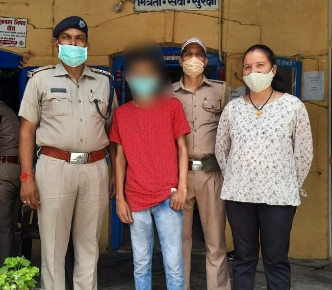 एसएसपी अल्मोड़ा की तत्काल उठाये गये कदम से 18 घंटे के अन्दर पुलिस की गिरफ्त में दुष्कर्म का आरोपीअल्मोड़ा पुलिस ने नाबालिग बालिका से दुष्कर्म/ पोक्सो एक्ट के आरोपी युवक को देहरादून से किया गिरफ्तार