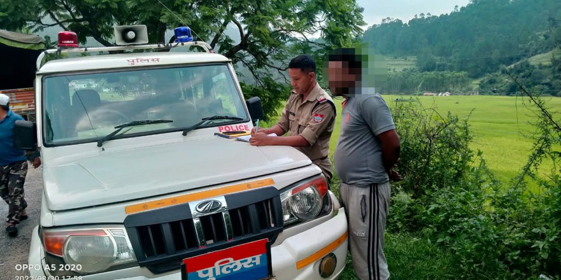 अल्मोड़ा पुलिस का मिशन मर्यादा/इवनिंग स्टाँर्म अभियान लगातार है जारीमाह अगस्त में एम0वी0एक्ट / पुलिस एक्ट/कोटपा एक्ट के तहत 2409 लोगों के विरुद्ध की कार्यवाही