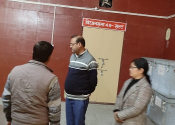जिलाधिकारी/जिला निर्वाचन अधिकारी आलोक कुमार पांडेय ने आज स्यालीधार स्थित ईवीएम/वीवीपीएटी वेयर हाउस का निरीक्षण किया
