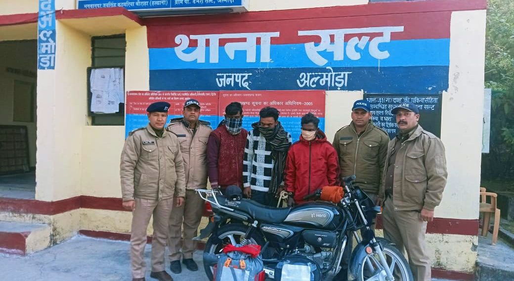 लगभग तीन लाख से अधिक कीमत का 12.415 किलोग्राम से अधिक गांजा बरामद