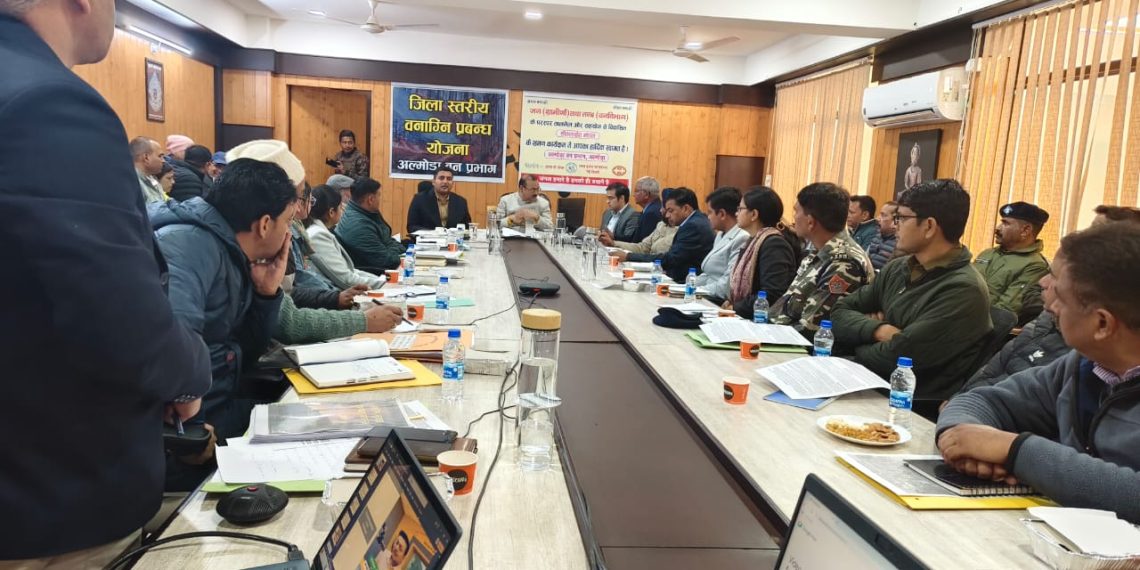 जिलाधिकारी आलोक कुमार पाण्डेय की अध्यक्षता में कलैक्ट्रेट सभागार में सम्पन्न हुई