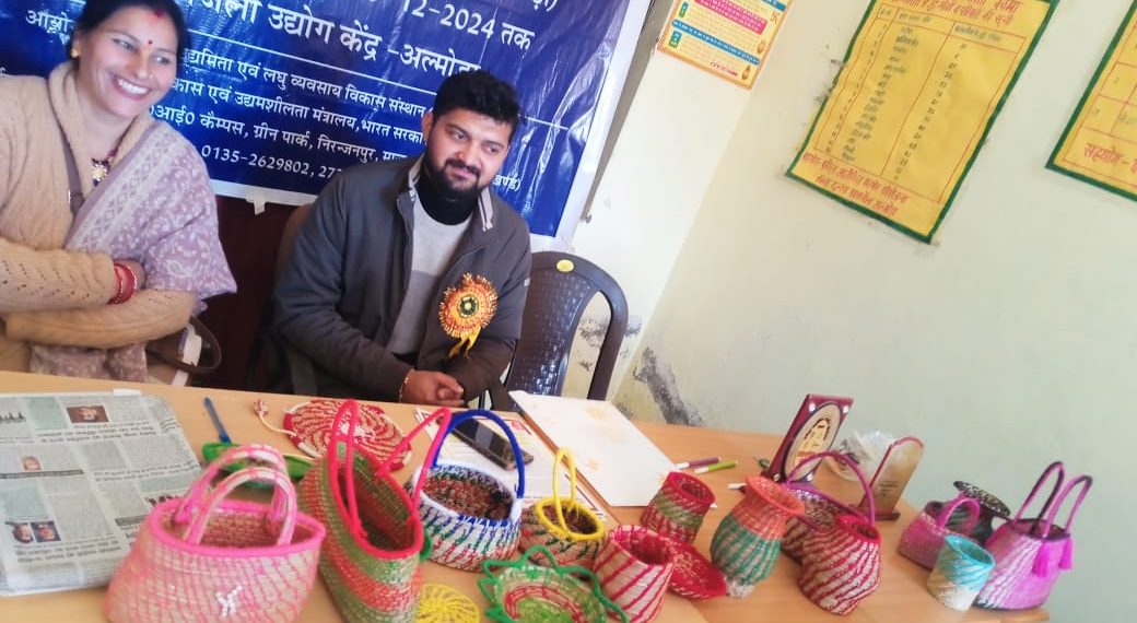 हैंडी क्राफ्ट पर आधारित 21 दिवसीय उद्यमिता कौशल कार्यक्रम का बग्वालीपोखर में समापन