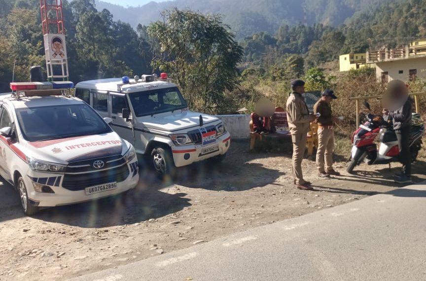 लापरवाह चालकों पर पुलिस की ताबड़तोड़ कार्यवाही जारी