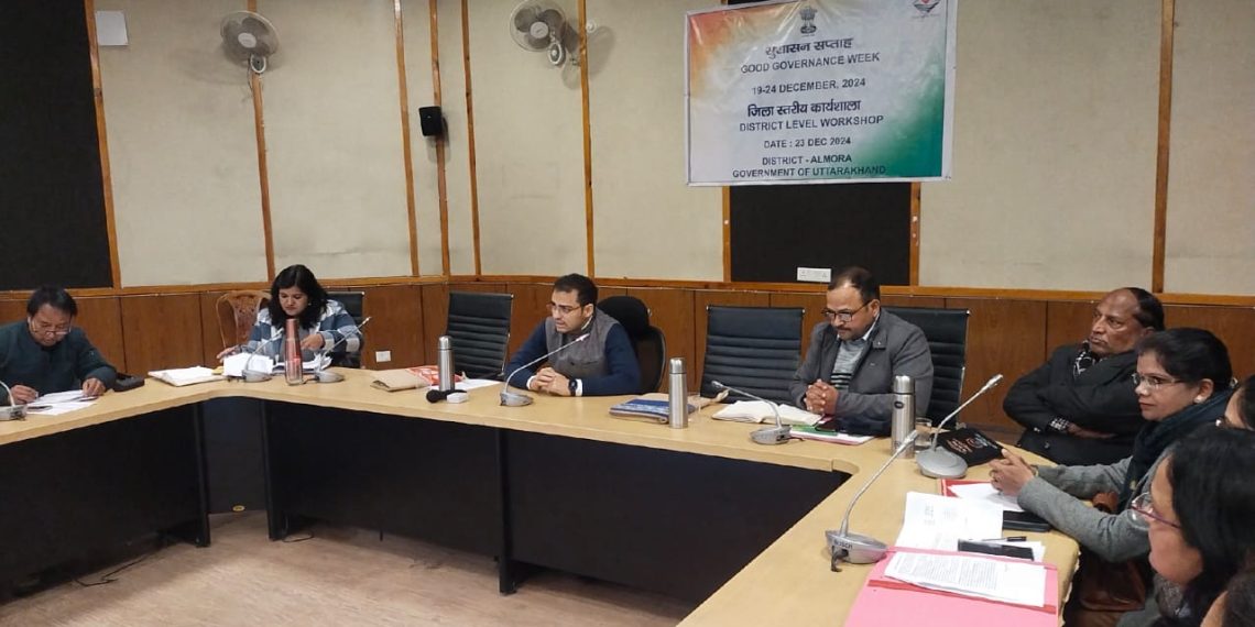 मुख्य विकास अधिकारी दिवेश शाशनी ने जनपद स्तरीय अधिकारियों को सुशासन के सभी सिद्धांतों का पालन करते हुए लोगों के लिए काम करने के निर्देश दिए in