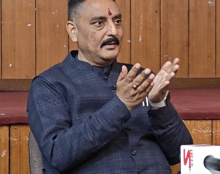 अल्मोड़ा में कांग्रेस को लगा भारी झटका,कांग्रेस के कद्दावर नेता एवं पूर्व में दर्जा मंत्री रहे बिट्टू कर्नाटक ने कांग्रेस को कहा अलविदा,कांग्रेस को बताया चंद लोगों की प्राइवेट पार्टी