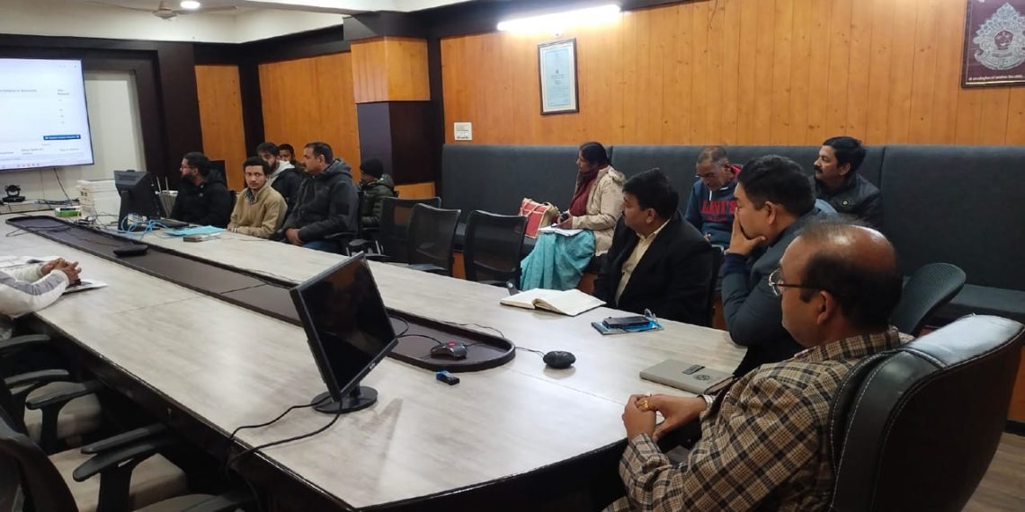 स्थानीय निकाय सामान्य निर्वाचन 2025 के सफल संपादन हेतु आज पीठासीन अधिकारी एवं मतदान अधिकारी प्रथम का रेंडमाइजेशन जिलाधिकारी आलोक कुमार पांडेय की