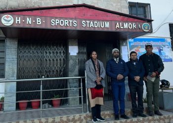 योगासन खेल आयोजन प्रबंधक हर्षित शर्मा और योगाचार्य हेमंत जोशी ने हेमवती नंदन बहुगुणा स्पोर्ट्स स्टेडियम का दौरा किया