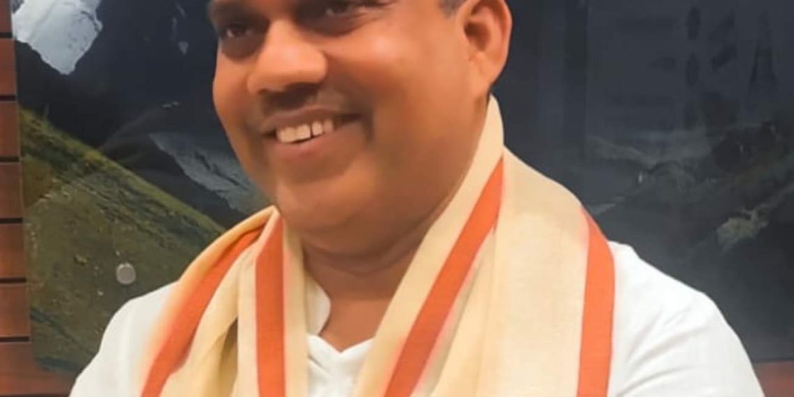 आइये जानते हैं किसने कहा गिरगिट की तरह रंग बदलती कांग्रेस