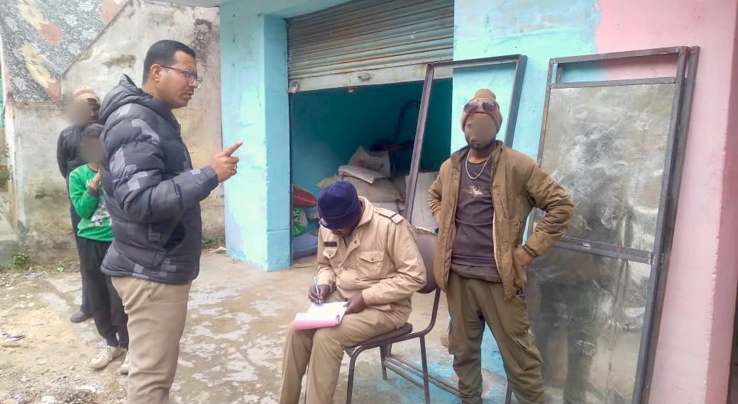 एसएसपी अल्मोड़ा के निर्देशन में थाना देघाट ने चलाया सत्यापन अभियान