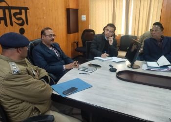 जिलाधिकारी आलोक कुमार पांडेय की अध्यक्षता में एक महत्वपूर्ण बैठक आयोजित हुई
