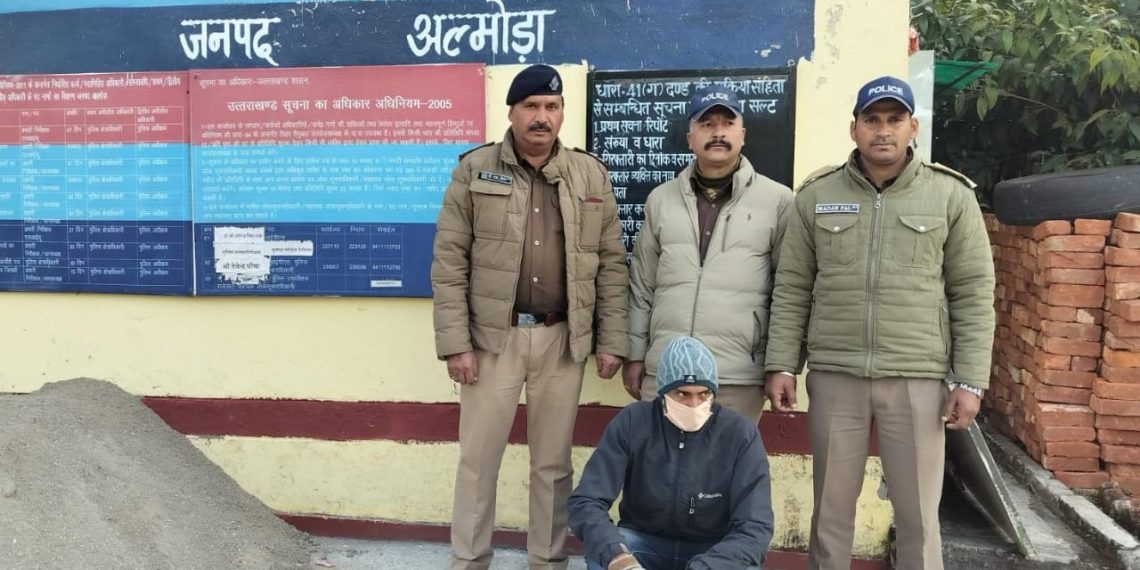 लो जी अब अंडे की टोकरी में हो रही थी गांजे की तस्करी पुलिस ने तस्कर को दबोचा दो लाख रुपए का गांजा बरामद