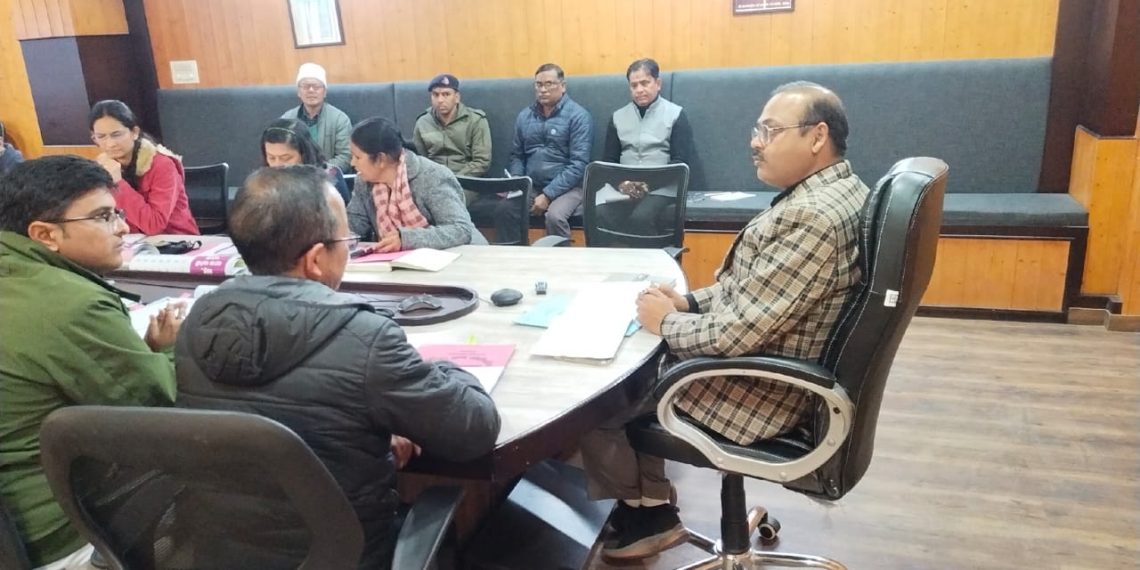 जिलाधिकारी आलोक कुमार पांडेय की अध्यक्षता में जिला सड़क सुरक्षा समिति की बैठक का आयोजन