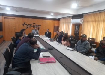 जिला गंगा सुरक्षा समिति की बैठक विगत दिवस कलेक्ट्रेट सभागार में जिलाधिकारी आलोक कुमार पाण्डेय की अध्यक्षता में सम्पन्न हुई