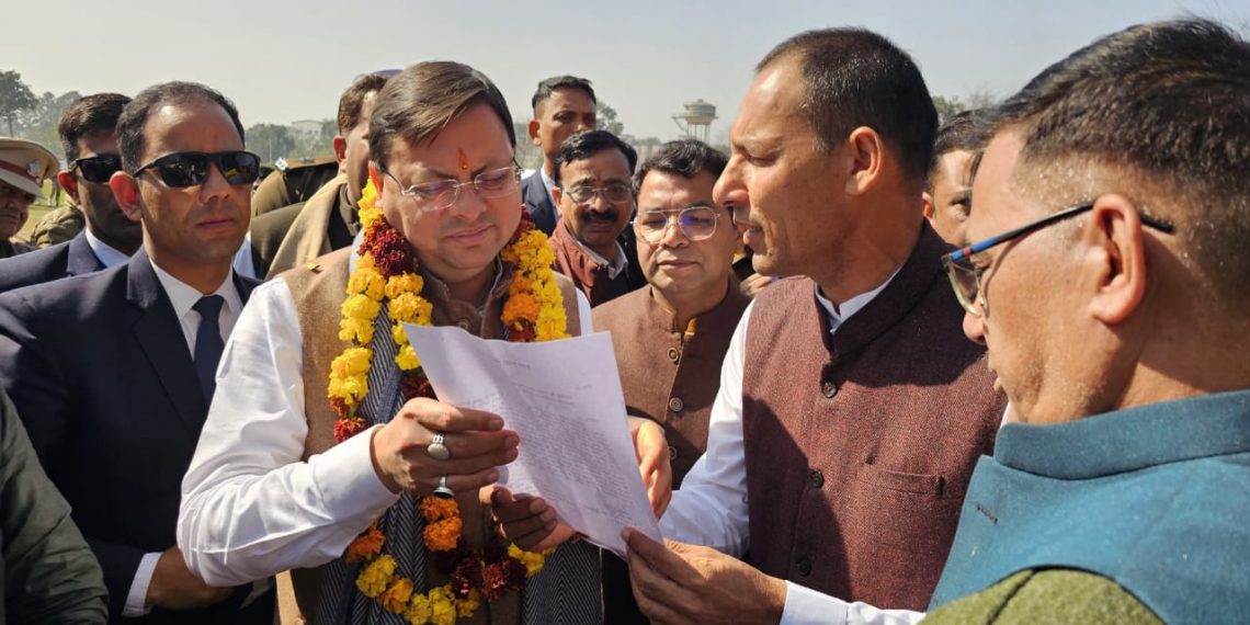 मेडिकल कॉलेज में जांचों पर मूल्य बढ़ाने को लेकर पूर्व दर्जा मंत्री ने सीएम पुष्कर सिंह धामी को दिया ज्ञापन