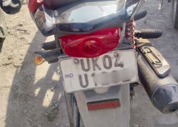 शराब के नशे में लहराते हुए बाइक दौड़ा रहे चालक को इंटरसेप्टर ने किया गिरफ्तार, बाइक सीज